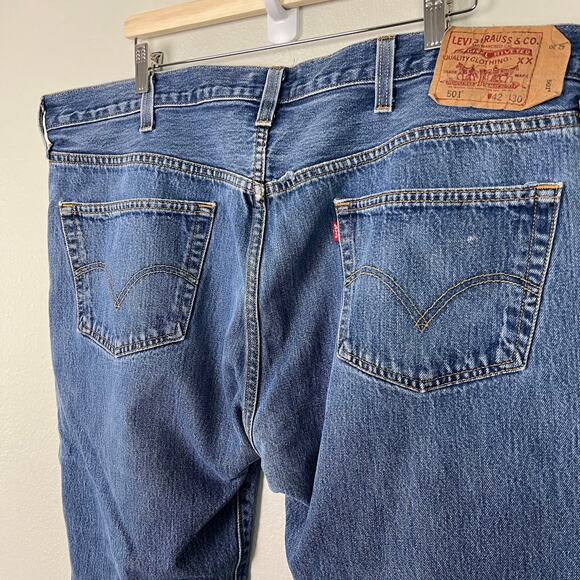 Levi's Men's 501 Original Straight Leg Button Fly Medium Wash Denim Jeans 42x30 - Picture 7 of 8